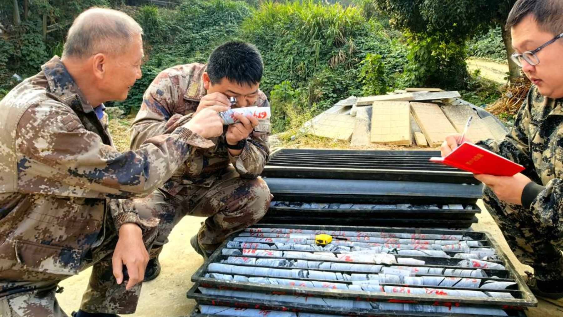 A high-grade gold ore sample showing visible gold veins from the 1,000-ton Wangu deposit in Hunan, China.