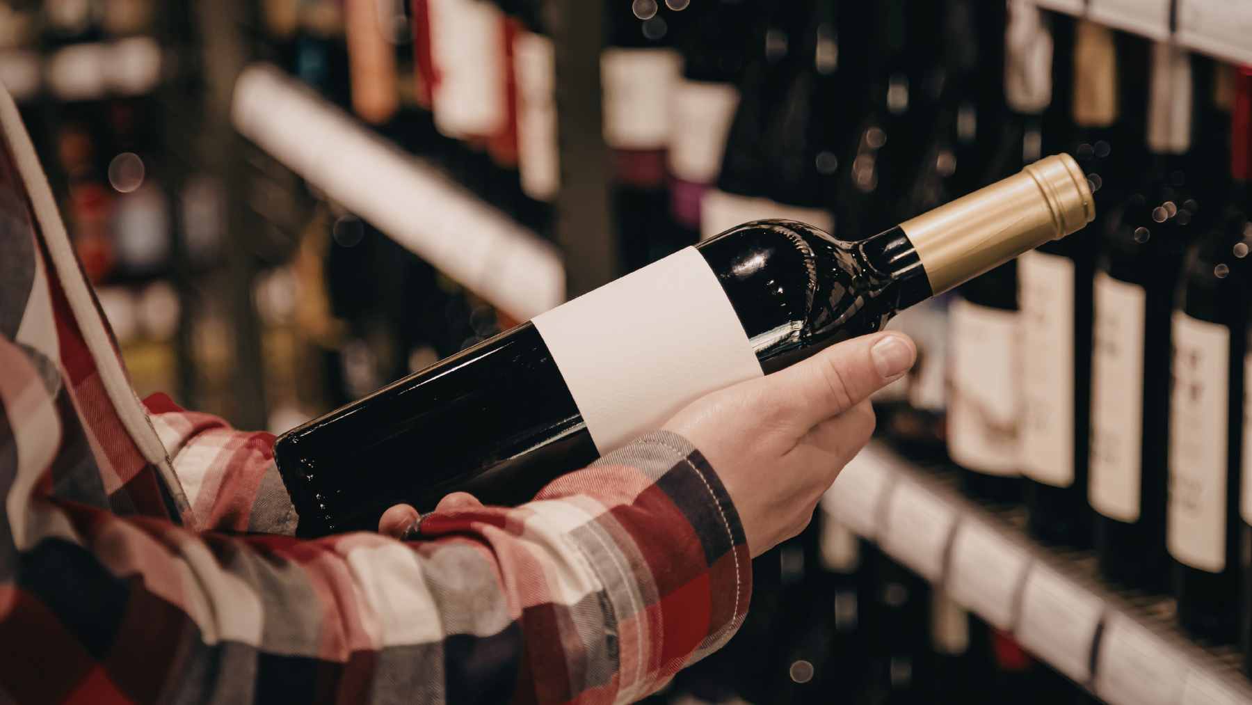 A visual comparison of a standard 12-ounce beer next to a 7.4-gram measurement of alcohol, illustrating the new safety threshold for fatty liver patients.