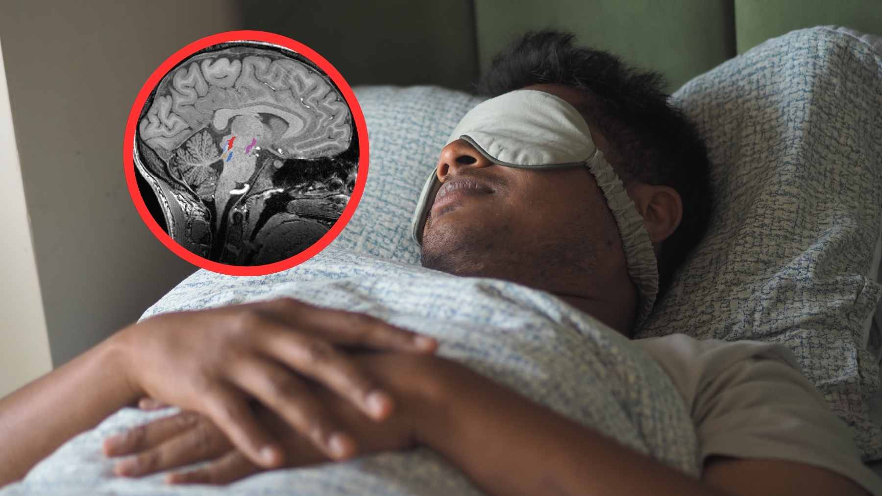 A doctor or researcher explaining sleep patterns next to a digital graph showing the stages of light and deep sleep.